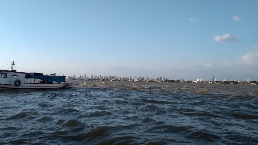 Conheça as palafitas coloridas pelos grafites da Ilha do Combu e seus sabores como o Chocolate Orgânico Amazônico. Conheça as palafitas coloridas pelos grafites da Ilha do Combu e seus sabores como o Chocolate Orgânico Amazônico.